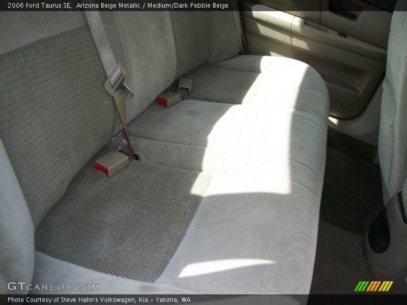 Arizona Beige Metallic / Medium/Dark Pebble Beige 2006 Ford Taurus SE