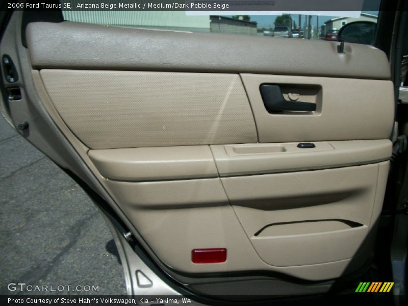 Arizona Beige Metallic / Medium/Dark Pebble Beige 2006 Ford Taurus SE