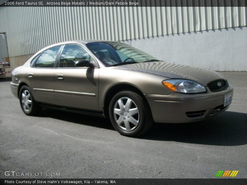 Arizona Beige Metallic / Medium/Dark Pebble Beige 2006 Ford Taurus SE