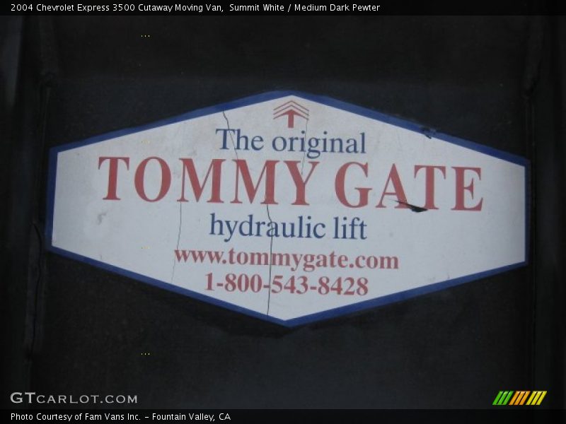 Summit White / Medium Dark Pewter 2004 Chevrolet Express 3500 Cutaway Moving Van