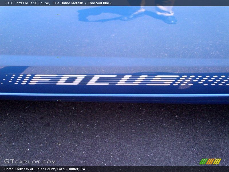 Blue Flame Metallic / Charcoal Black 2010 Ford Focus SE Coupe
