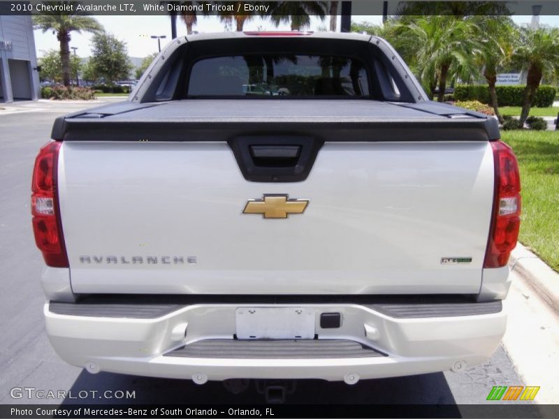 White Diamond Tricoat / Ebony 2010 Chevrolet Avalanche LTZ