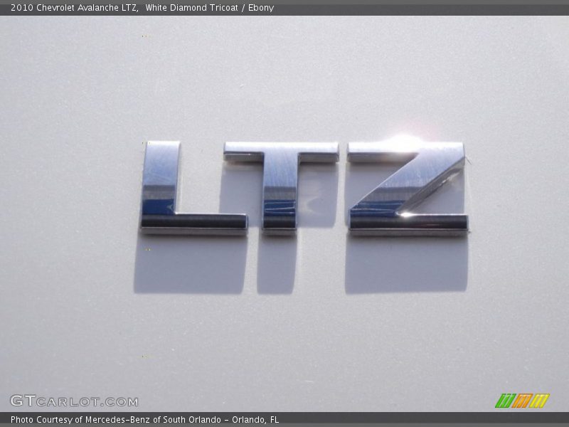 White Diamond Tricoat / Ebony 2010 Chevrolet Avalanche LTZ
