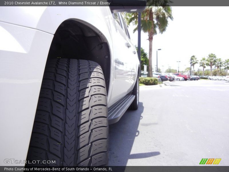 White Diamond Tricoat / Ebony 2010 Chevrolet Avalanche LTZ