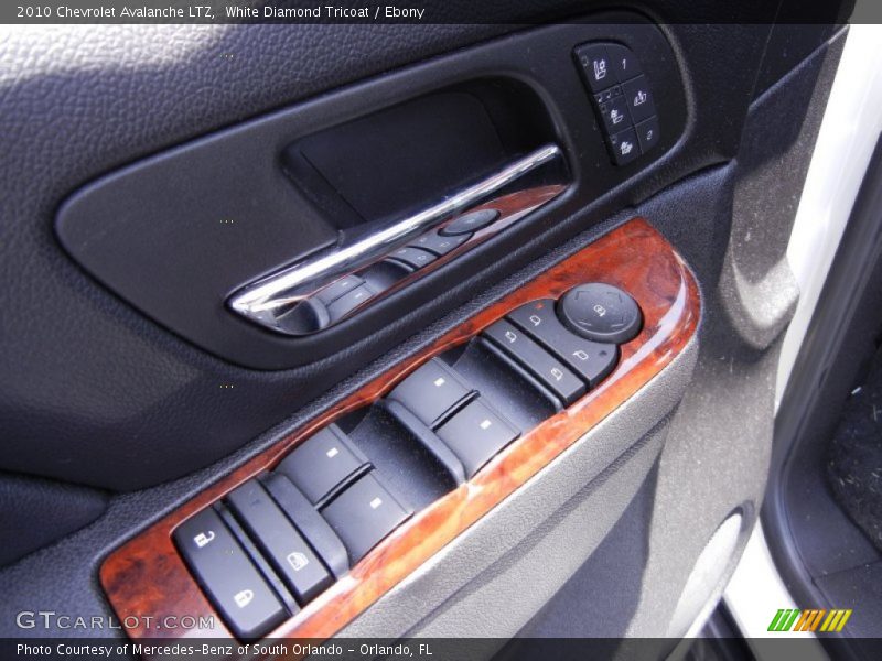 White Diamond Tricoat / Ebony 2010 Chevrolet Avalanche LTZ