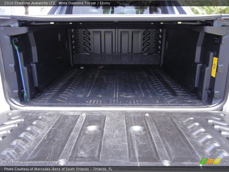 White Diamond Tricoat / Ebony 2010 Chevrolet Avalanche LTZ