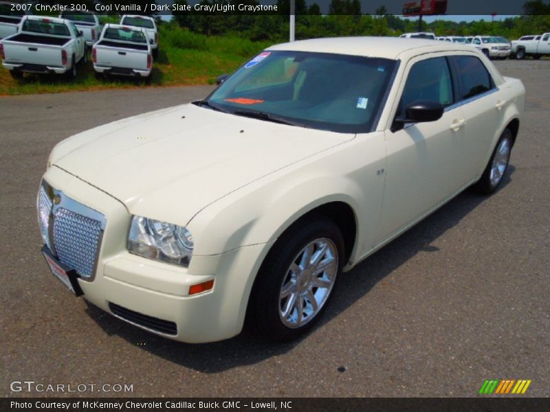 Cool Vanilla / Dark Slate Gray/Light Graystone 2007 Chrysler 300