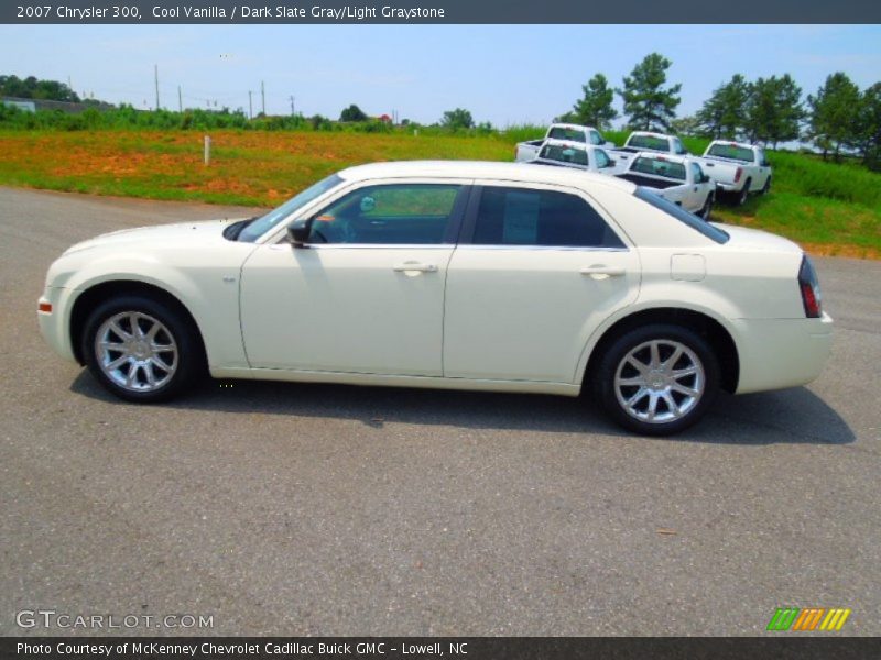 Cool Vanilla / Dark Slate Gray/Light Graystone 2007 Chrysler 300