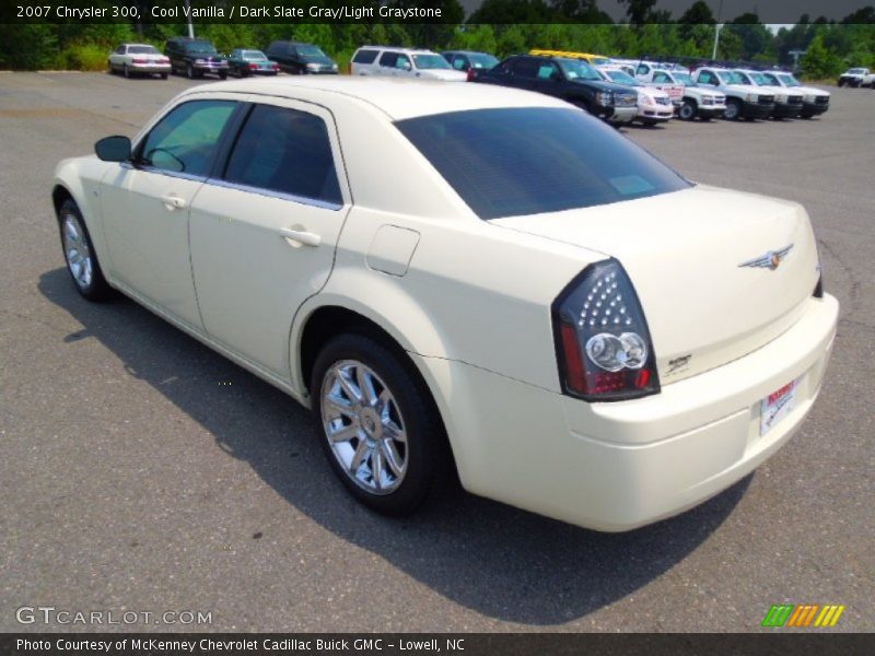 Cool Vanilla / Dark Slate Gray/Light Graystone 2007 Chrysler 300