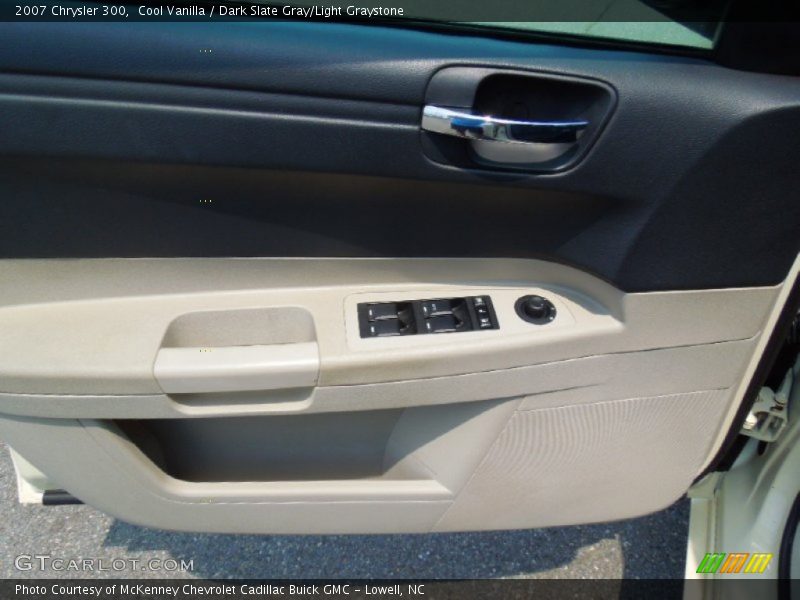 Cool Vanilla / Dark Slate Gray/Light Graystone 2007 Chrysler 300