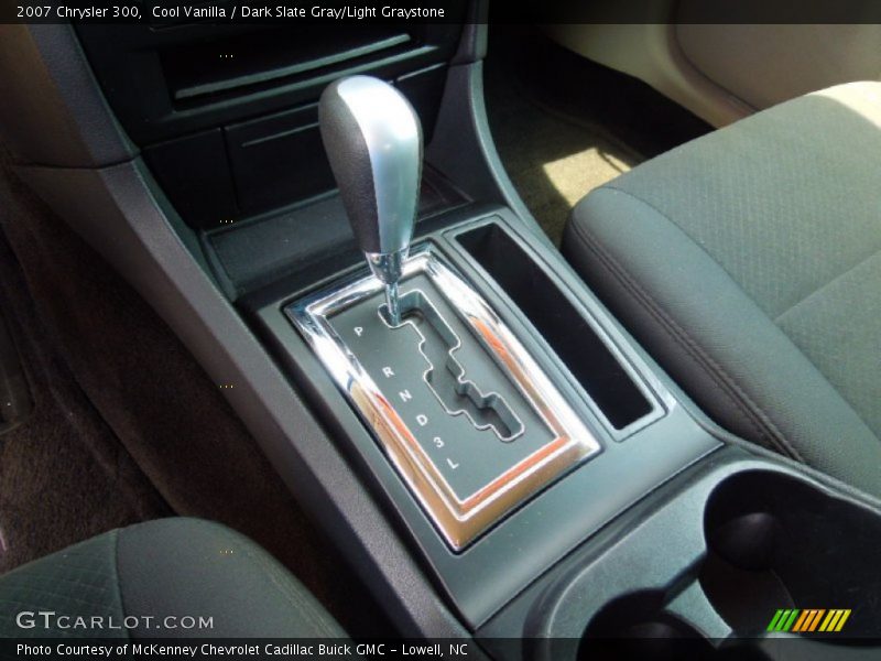 Cool Vanilla / Dark Slate Gray/Light Graystone 2007 Chrysler 300