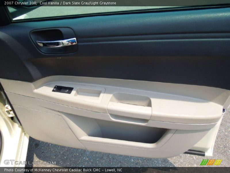 Cool Vanilla / Dark Slate Gray/Light Graystone 2007 Chrysler 300