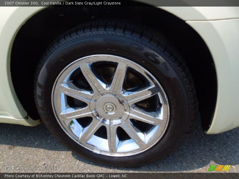 Cool Vanilla / Dark Slate Gray/Light Graystone 2007 Chrysler 300