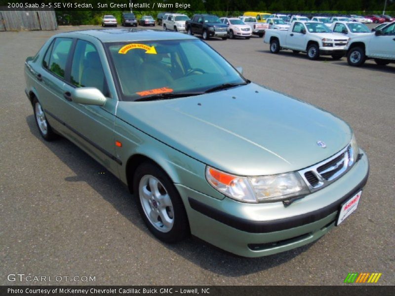 Front 3/4 View of 2000 9-5 SE V6t Sedan