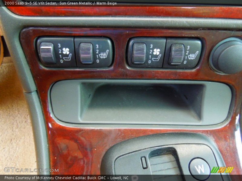 Controls of 2000 9-5 SE V6t Sedan