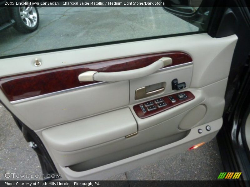 Charcoal Beige Metallic / Medium Light Stone/Dark Stone 2005 Lincoln Town Car Sedan