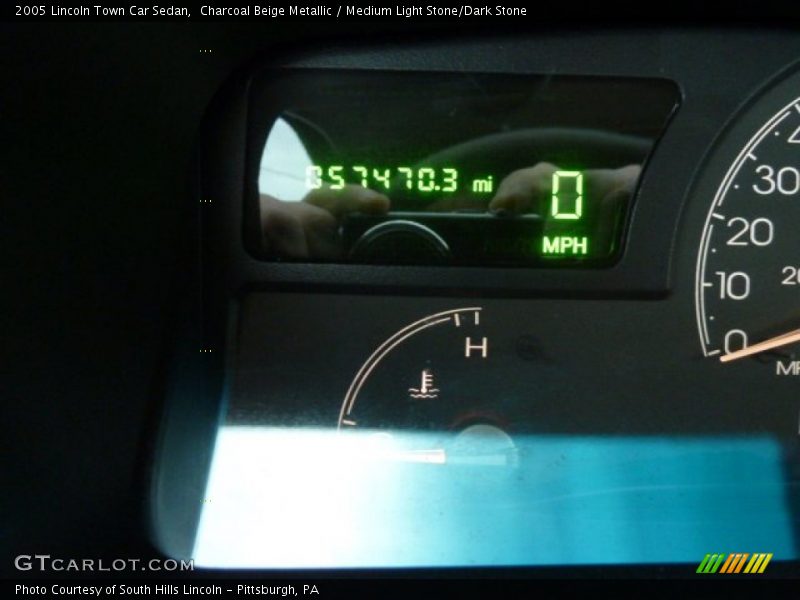 Charcoal Beige Metallic / Medium Light Stone/Dark Stone 2005 Lincoln Town Car Sedan