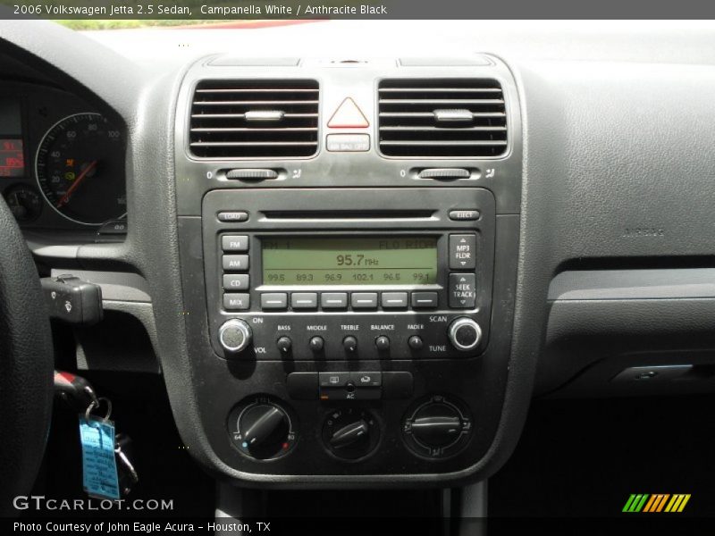Campanella White / Anthracite Black 2006 Volkswagen Jetta 2.5 Sedan