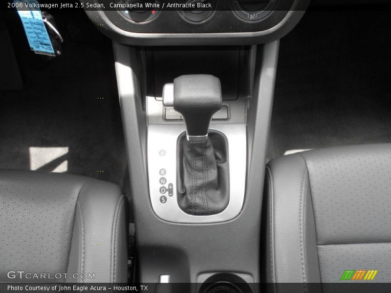 Campanella White / Anthracite Black 2006 Volkswagen Jetta 2.5 Sedan