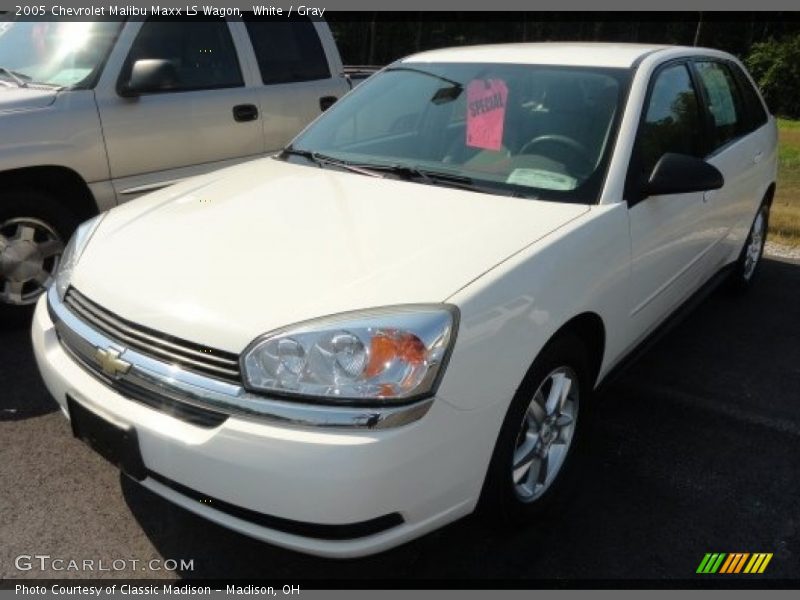 White / Gray 2005 Chevrolet Malibu Maxx LS Wagon