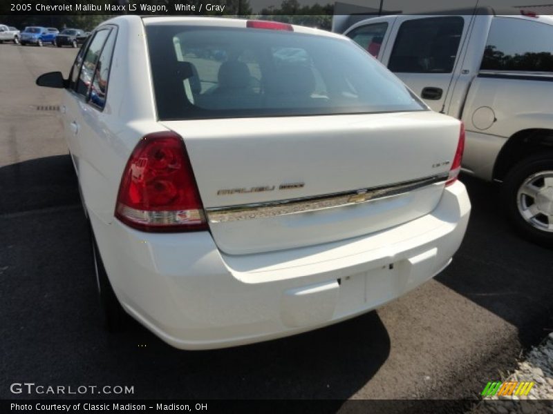 White / Gray 2005 Chevrolet Malibu Maxx LS Wagon