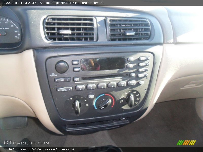 Arizona Beige Metallic / Medium Parchment 2002 Ford Taurus SES