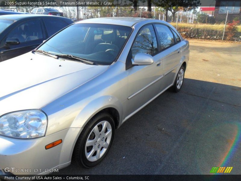 Titanium Silver Metallic / Gray 2005 Suzuki Forenza S Sedan