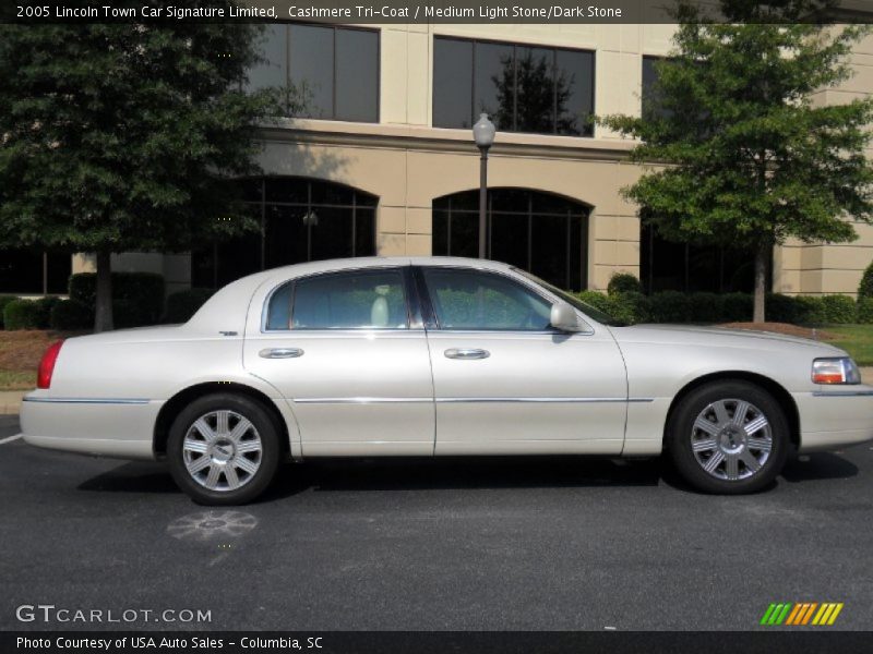 Cashmere Tri-Coat / Medium Light Stone/Dark Stone 2005 Lincoln Town Car Signature Limited