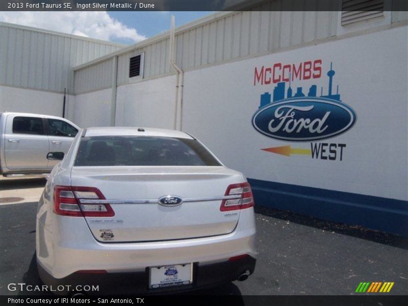 Ingot Silver Metallic / Dune 2013 Ford Taurus SE