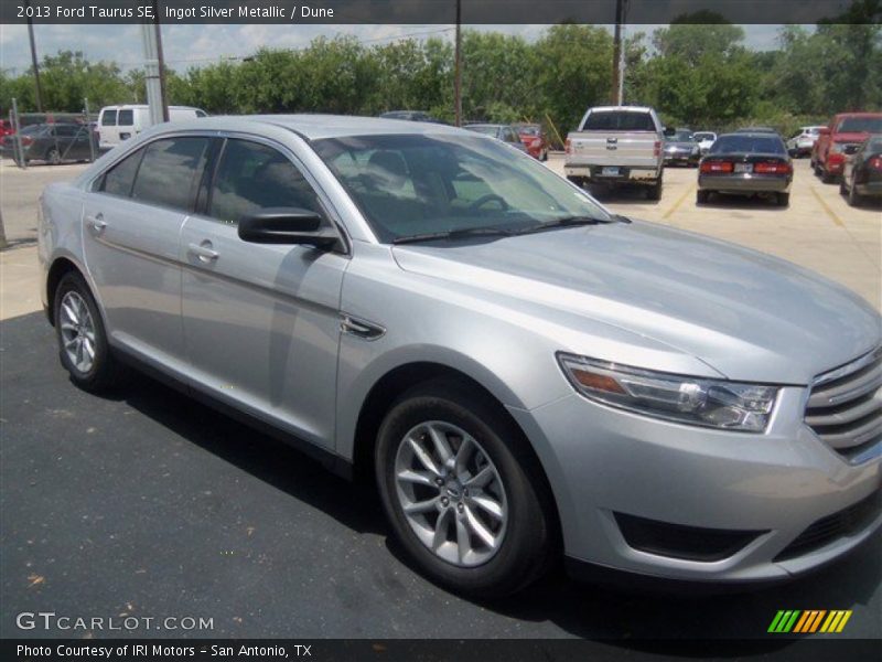 Ingot Silver Metallic / Dune 2013 Ford Taurus SE