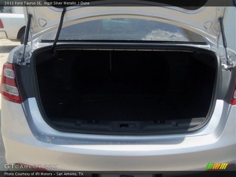 Ingot Silver Metallic / Dune 2013 Ford Taurus SE