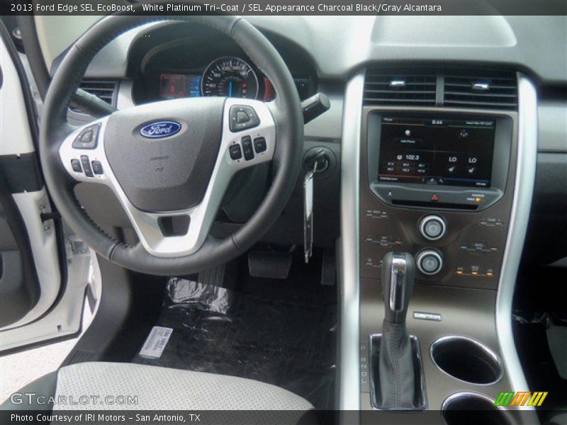 Dashboard of 2013 Edge SEL EcoBoost