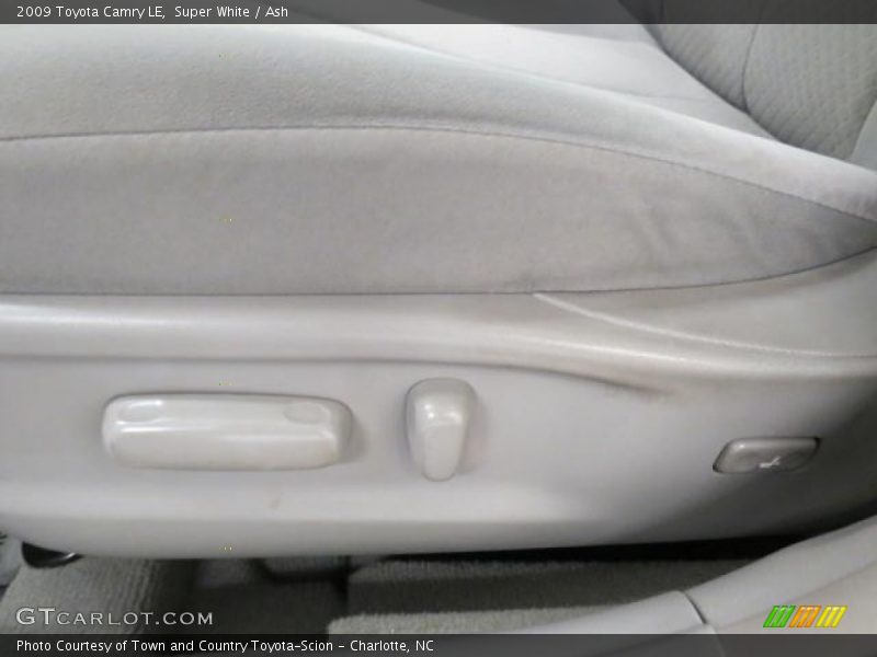 Super White / Ash 2009 Toyota Camry LE
