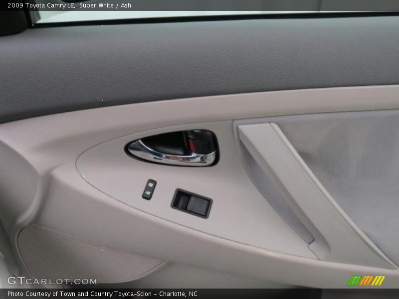 Super White / Ash 2009 Toyota Camry LE