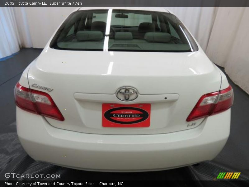 Super White / Ash 2009 Toyota Camry LE