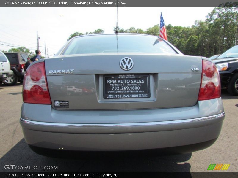 Stonehenge Grey Metallic / Grey 2004 Volkswagen Passat GLX Sedan