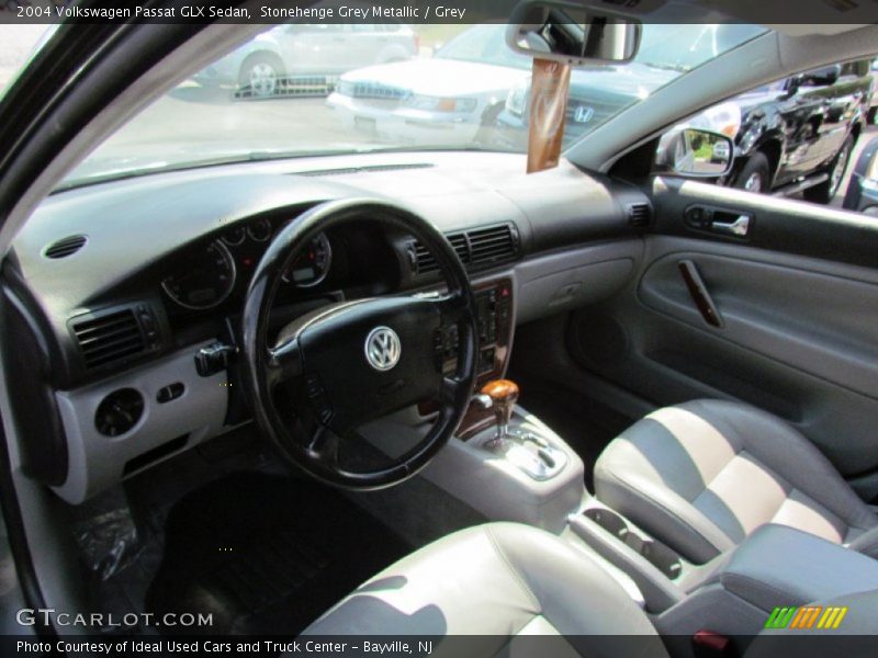 Stonehenge Grey Metallic / Grey 2004 Volkswagen Passat GLX Sedan