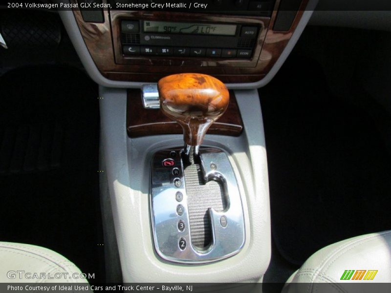 Stonehenge Grey Metallic / Grey 2004 Volkswagen Passat GLX Sedan
