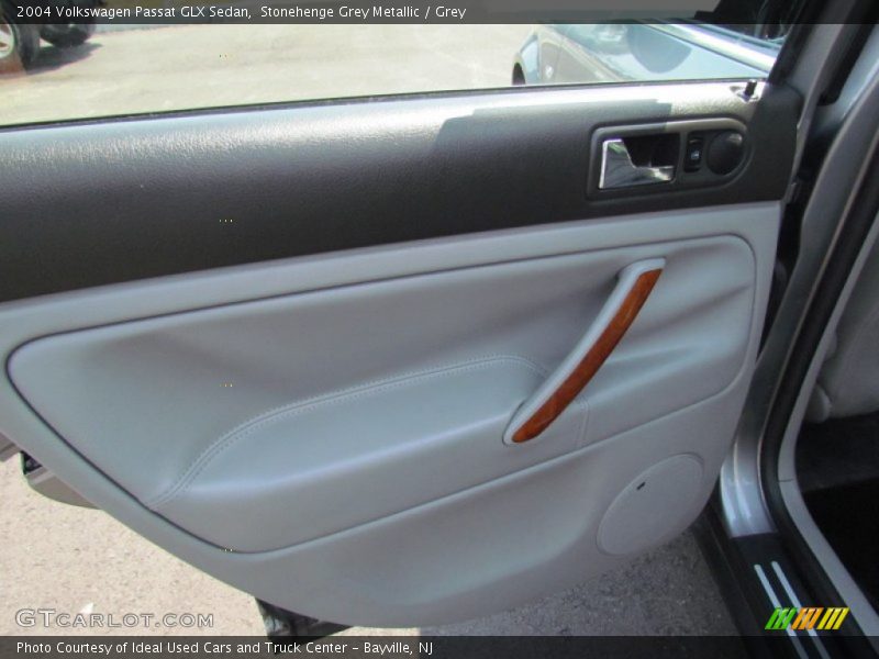 Stonehenge Grey Metallic / Grey 2004 Volkswagen Passat GLX Sedan