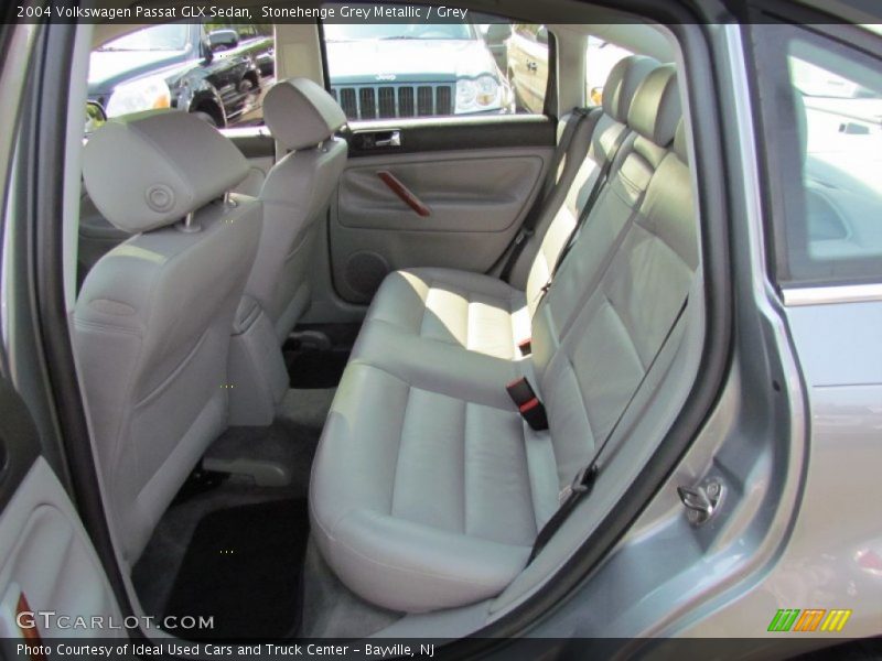 Stonehenge Grey Metallic / Grey 2004 Volkswagen Passat GLX Sedan
