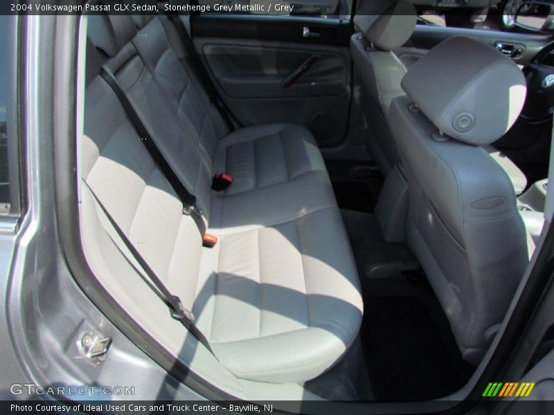 Stonehenge Grey Metallic / Grey 2004 Volkswagen Passat GLX Sedan