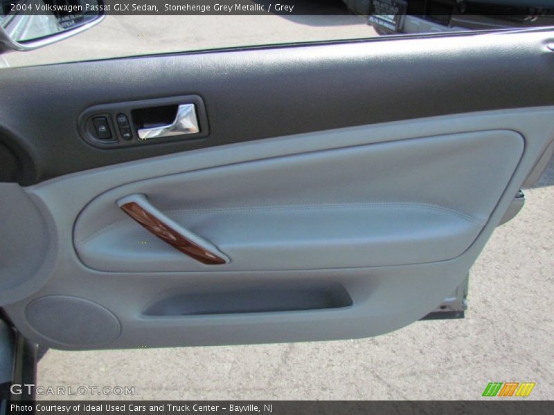 Stonehenge Grey Metallic / Grey 2004 Volkswagen Passat GLX Sedan