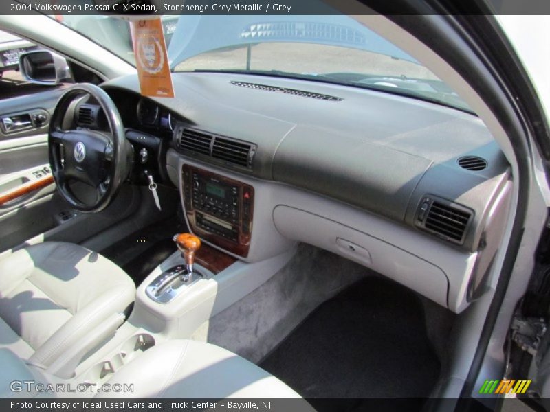 Stonehenge Grey Metallic / Grey 2004 Volkswagen Passat GLX Sedan