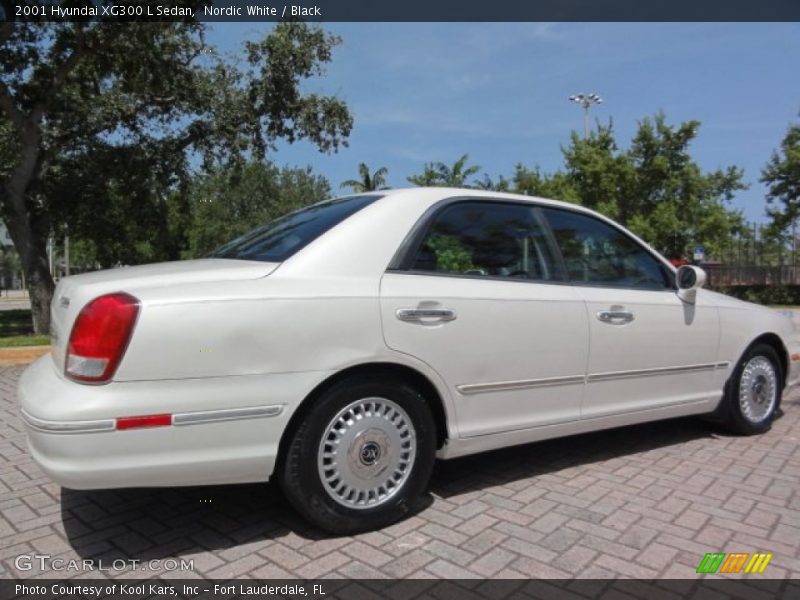 Nordic White / Black 2001 Hyundai XG300 L Sedan