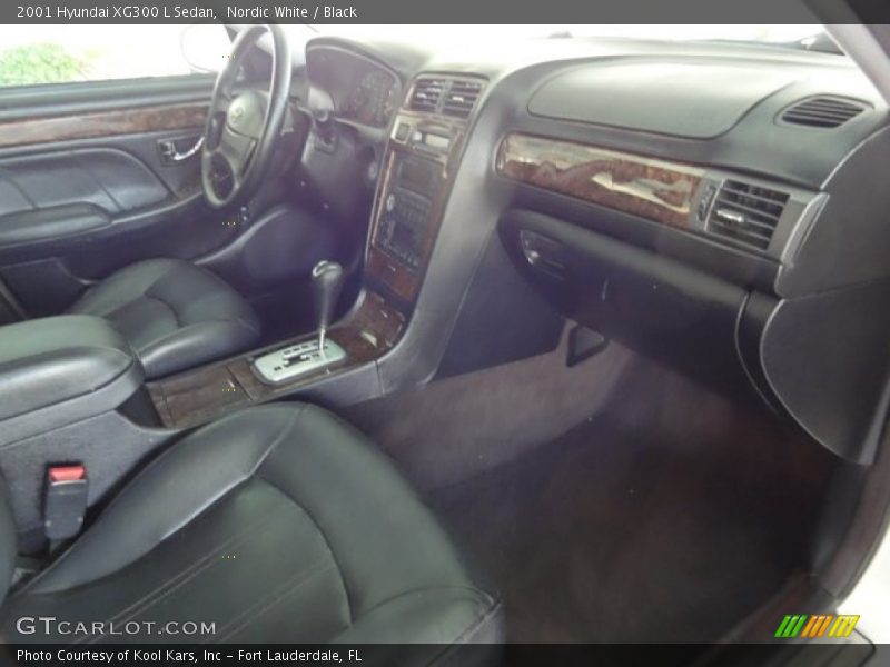 Nordic White / Black 2001 Hyundai XG300 L Sedan