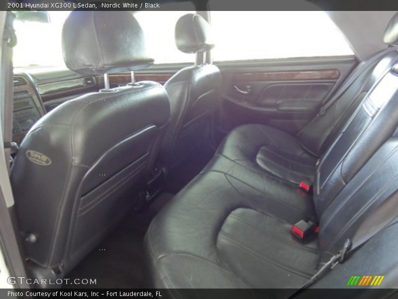 Nordic White / Black 2001 Hyundai XG300 L Sedan