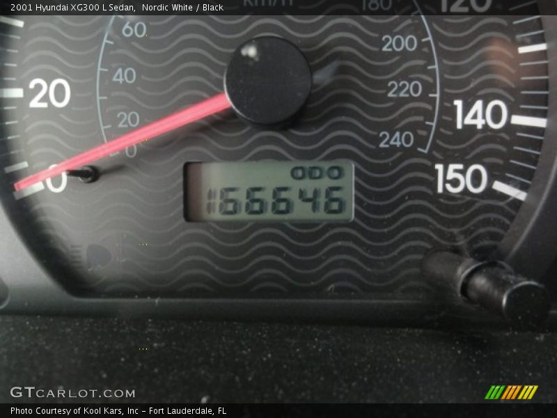 Nordic White / Black 2001 Hyundai XG300 L Sedan