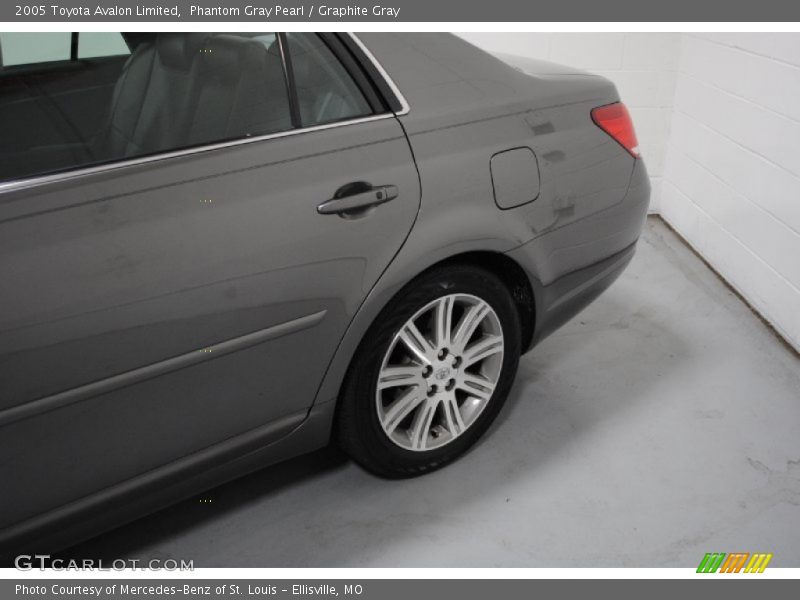 Phantom Gray Pearl / Graphite Gray 2005 Toyota Avalon Limited