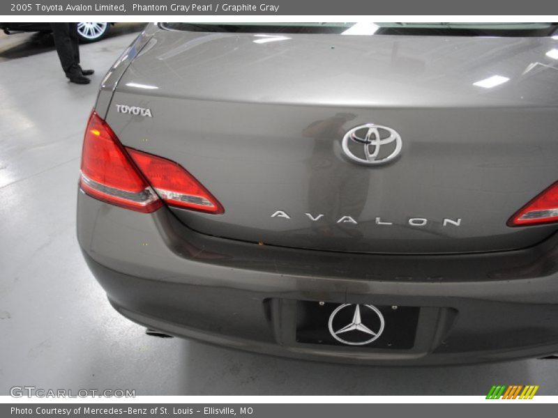Phantom Gray Pearl / Graphite Gray 2005 Toyota Avalon Limited