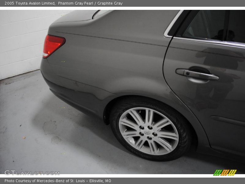 Phantom Gray Pearl / Graphite Gray 2005 Toyota Avalon Limited